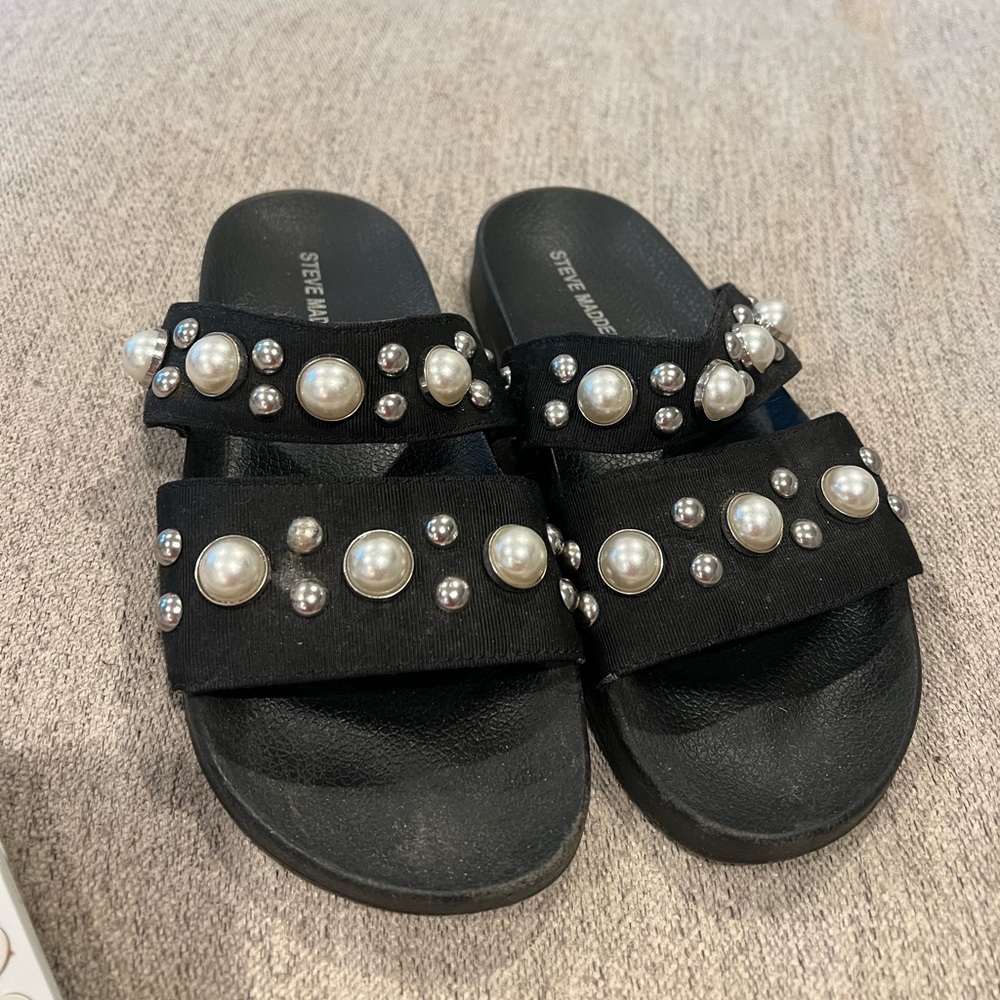 Steve Madden pearl slides